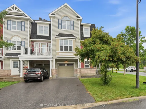588 Foxlight Cir, Ottawa, ON K2M 0L9
