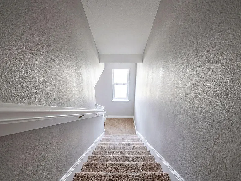 261 SW 6th Pl — Photo 40
