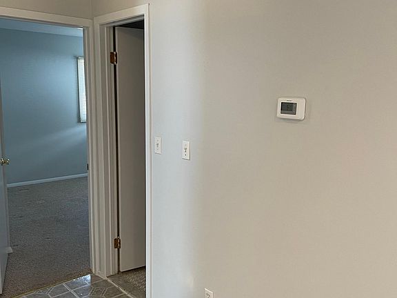4th image of 20 Glenda Dr