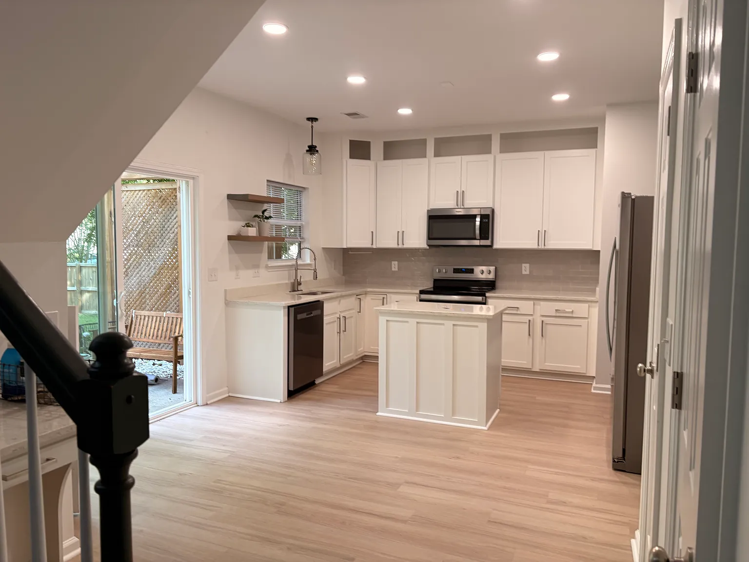 4 bed, 1985 sqft, $3,000 — Photo 3