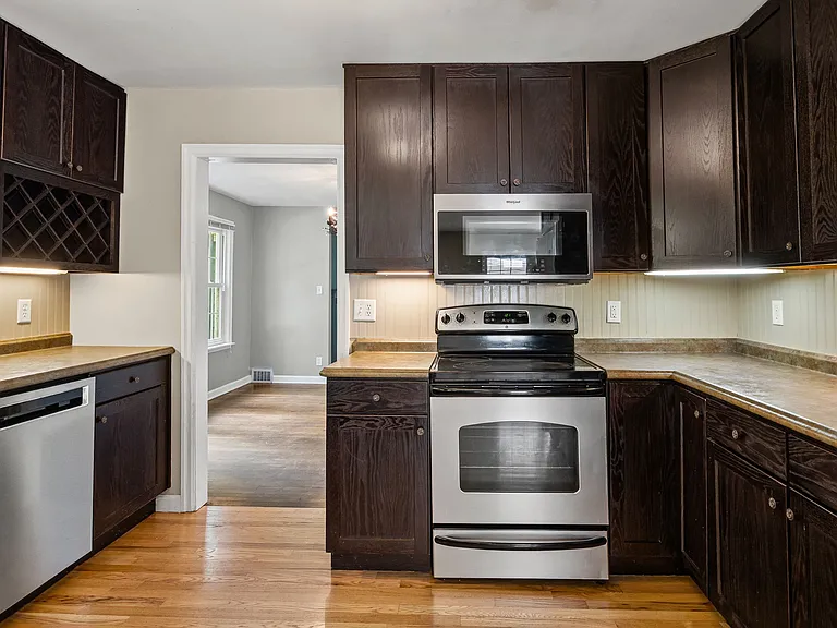 2260 N River Rd — Photo 12