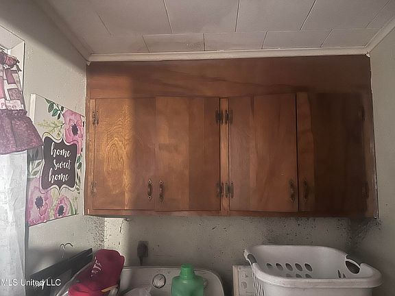 5th image of 4003 Emerson St