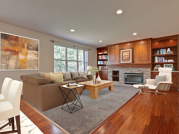 5th image of 2381 Stonybrook St