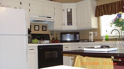 Clean and Bright Kitchen