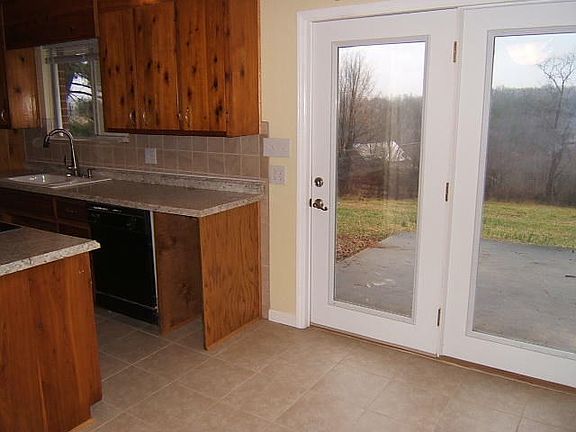 Dining Area to Kitchen