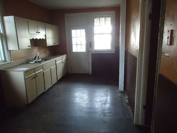 5th image of 108 S Catherine St