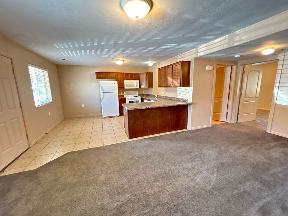 1st image of 853 Spruce St APT 1