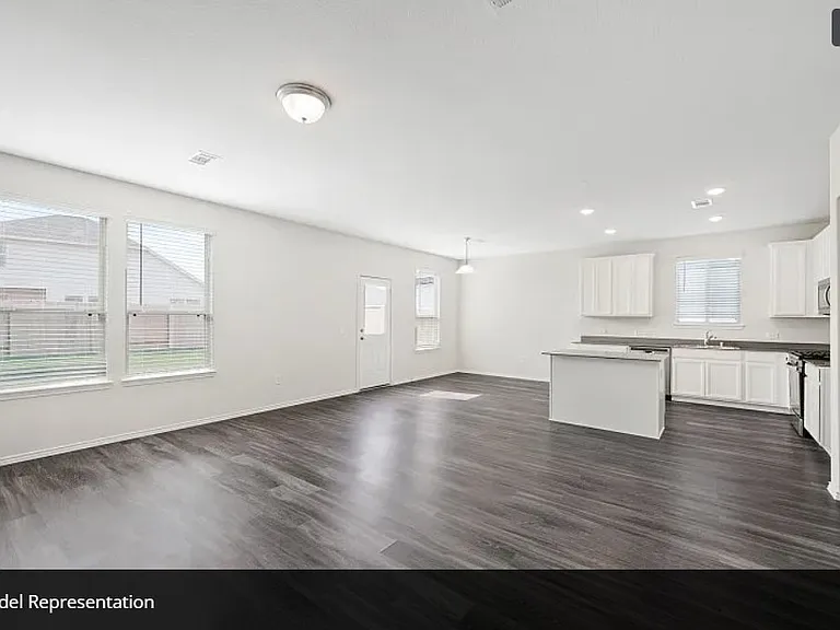 213 Redonda Dr — Photo 2