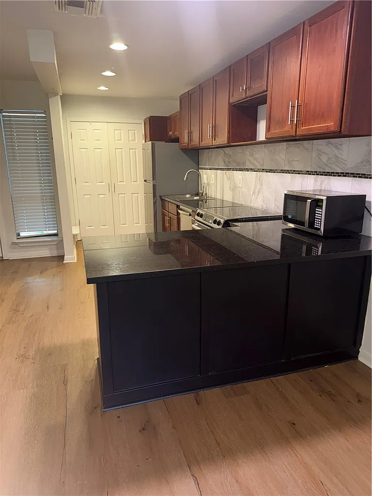 2 bed, 1106 sqft, $1,295 — Photo 3