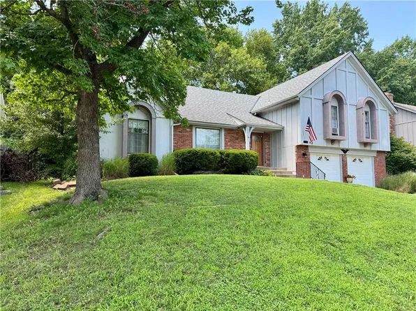 10126 Earnshaw St, Lenexa, KS 66215