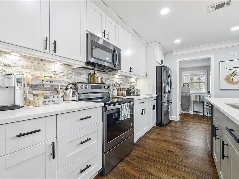 1065 Lee Cir NE — Photo 10