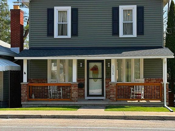 3rd image of 1526 E Grand Ave
