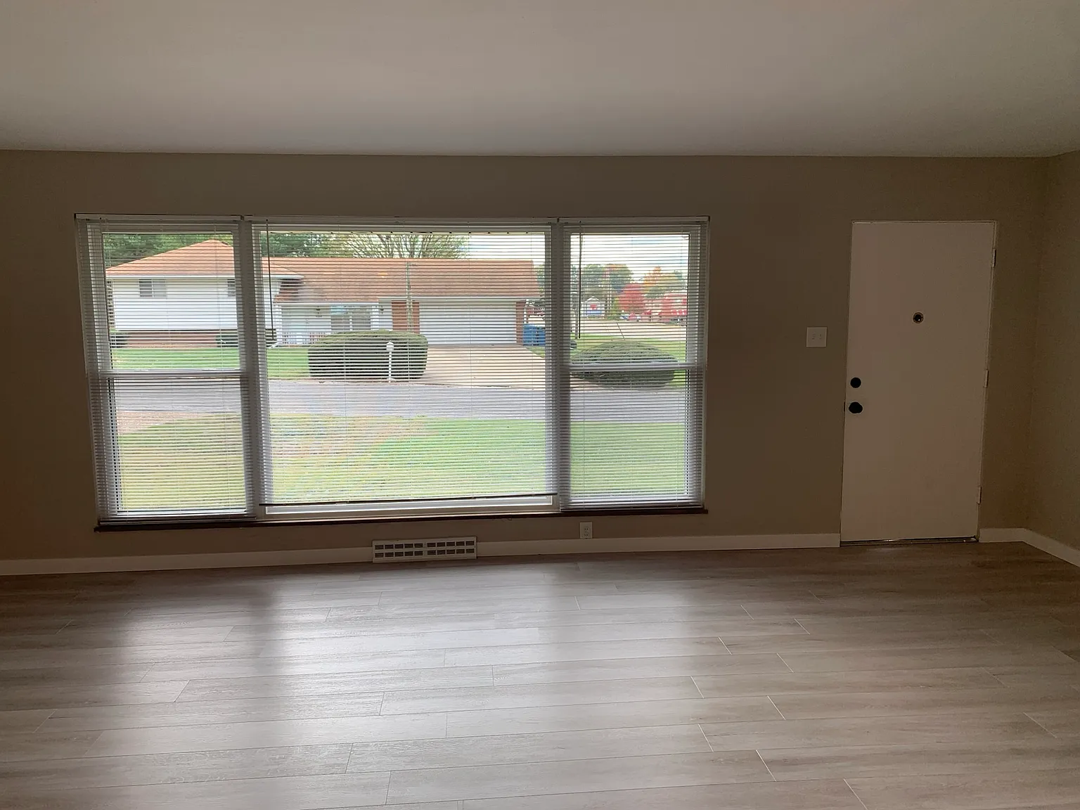 1104 Plainview Dr photo 1