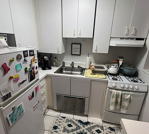 5th image of 244 E Houston St APT 4B