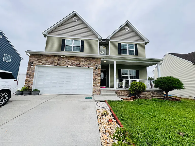 557 W Birdie Ln — Photo 1
