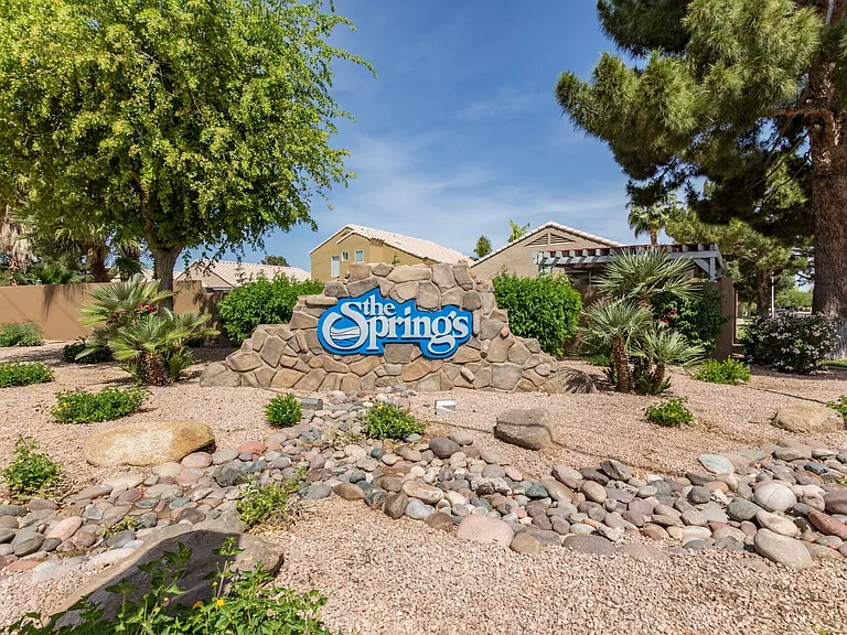 143 N Danyell Ct — Photo 32