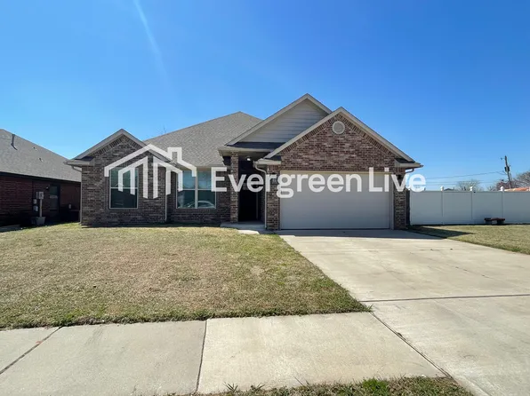 932 N Windermere Dr, Moore, OK 73160