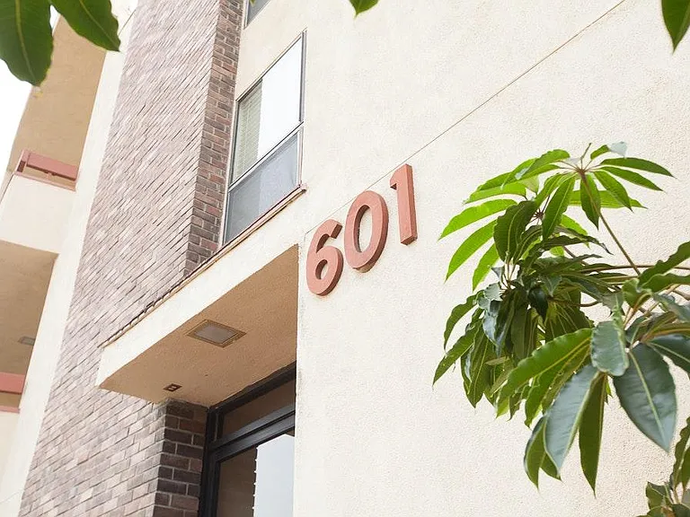 601 Westholme Ave #105 — Photo 9