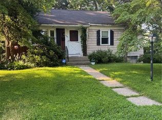 330 Manolla Ave, Warwick, RI 02888