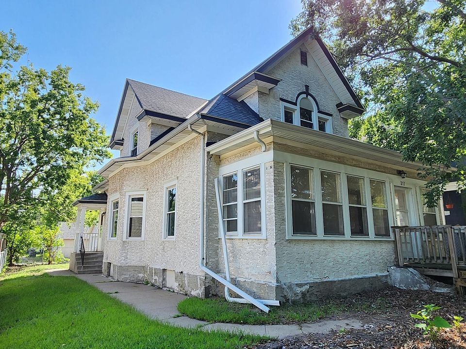 1st image of 317 30th Ave N
