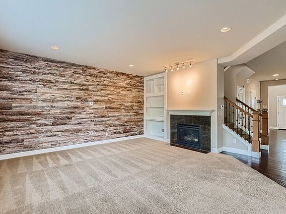 4th image of 18923 Greenwood Pl E
