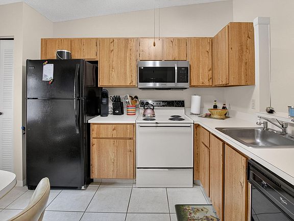 2nd image of 8697 Sunbird Pl