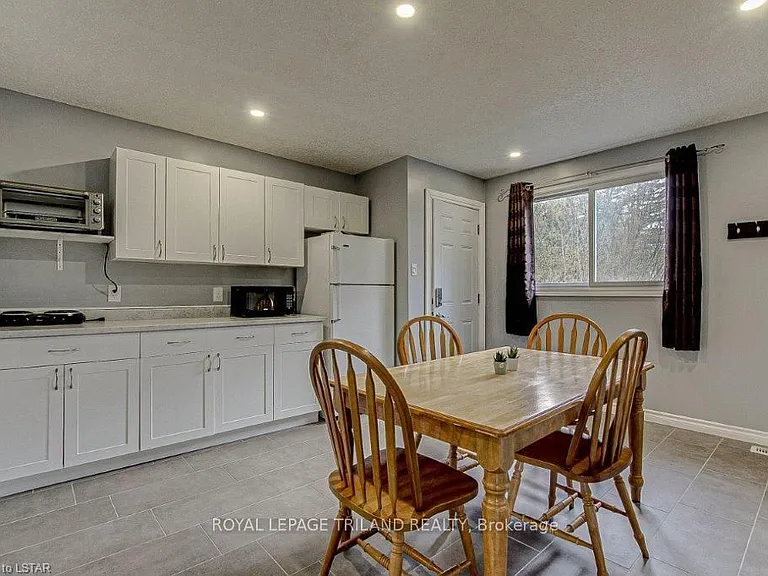 256 Edinburgh St #UPPER — Photo 7