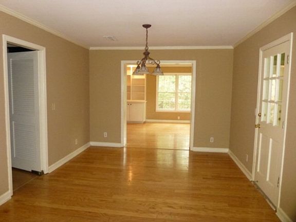 4th image of 213 Hermitage Way