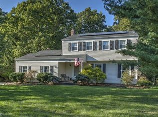 32 Florie Farm Rd, Mendham, NJ 07945