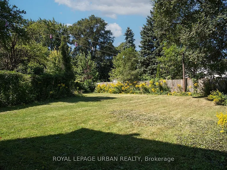 14 Camrose Cres — Photo 26