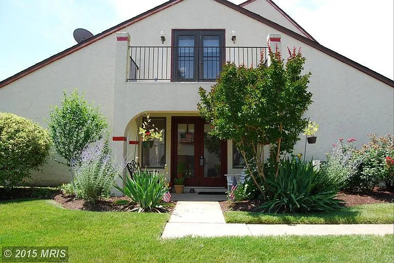 8A Queen Victoria Way photo 1