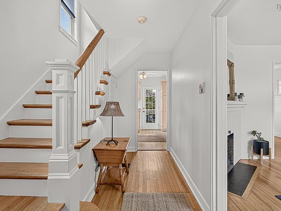 3rd image of 2590 Poplar St