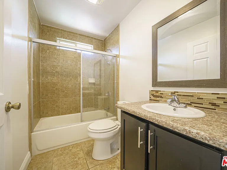 238 W 46th St — Photo 23