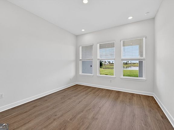 4th image of 318 Grandview Dr