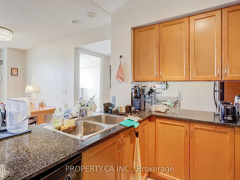 18 Kenaston Gdns #1705 — Photo 7