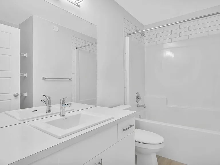 5243 21a Ave SW — Photo 35