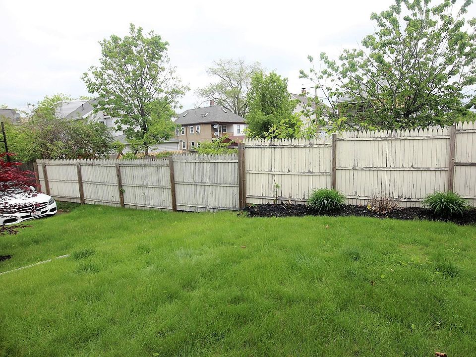 2nd image of 52 Beacon Park #230