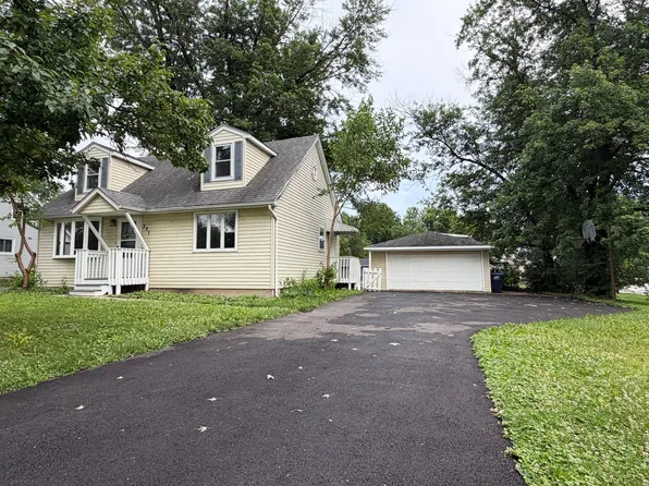 321 Janet Ave, Darien, IL 60561