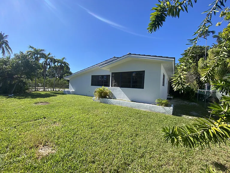 1101 Bay Dr — Photo 8