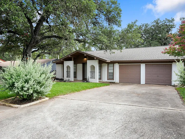 2600 Greenland Ln — Photo 22