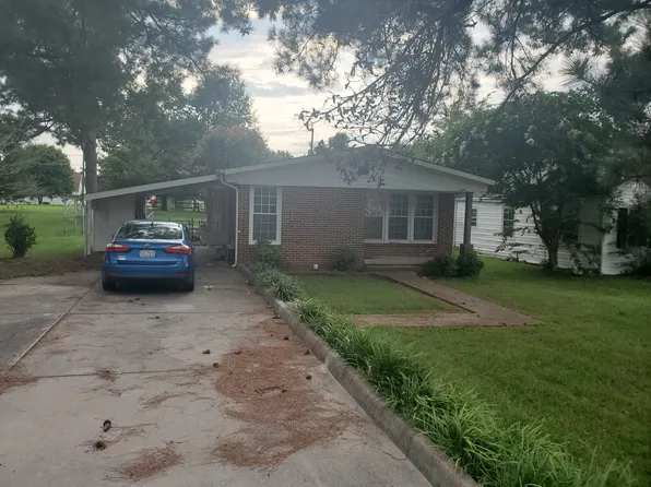 39 Ridge Rd, Blackstone, VA 23824