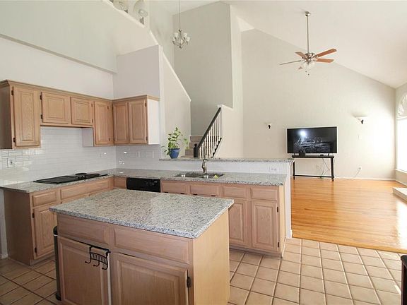 2nd image of 16 Heritage Woods Pl