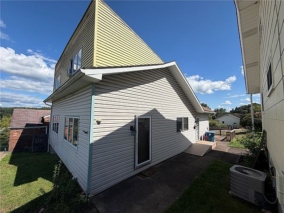 3rd image of 205 University St