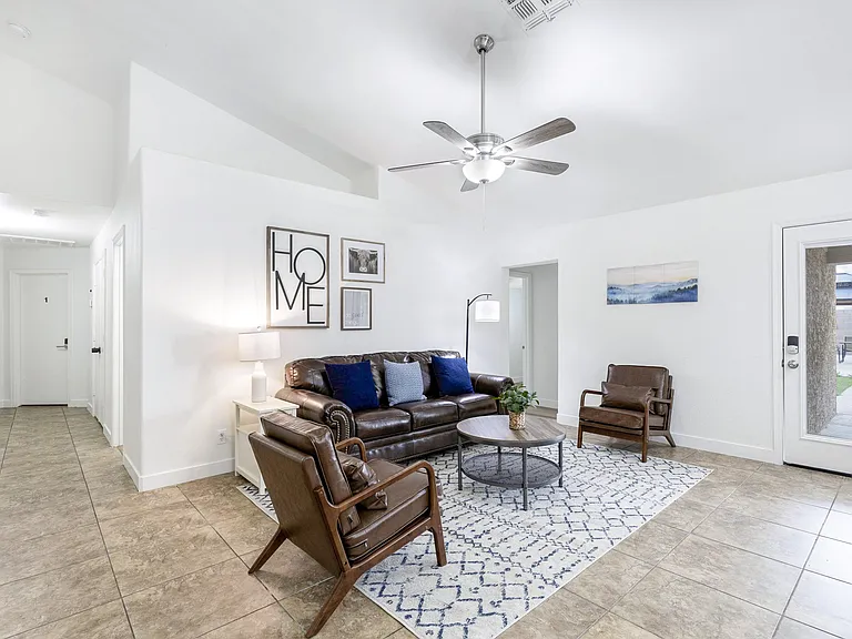Living/Sitting area