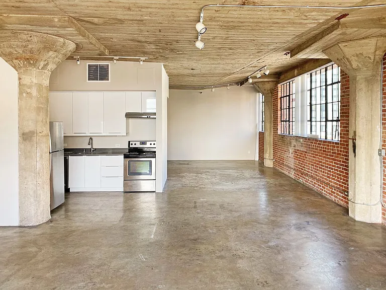 Pioneer Warehouse Lofts — Photo 14