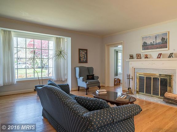 3rd image of 501 Hickory Ln