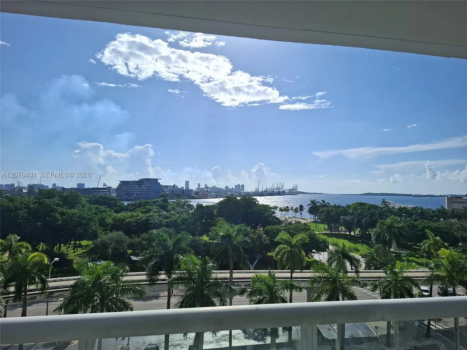 50 Biscayne Condo — Photo 3