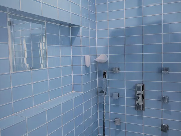Master Bath: 8-Piece Luxury Shower Set
