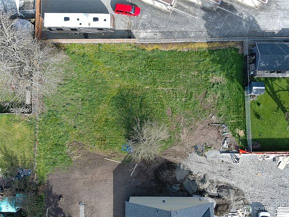 2nd image of 1105 W Pioneer Avenue