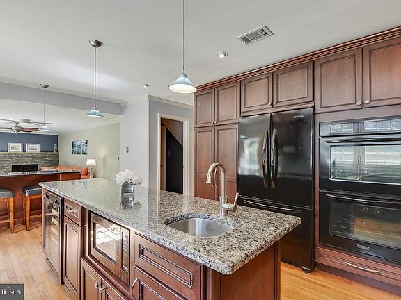 4th image of 1044 Bayberry Dr